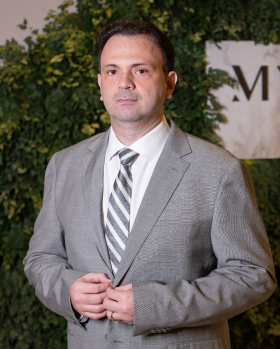 Formado pela Universidade Federal do Ceará em 2005, Dr Rafael é mestre em ciências pelo AC Camargo Câncer Center.

É expert em tratamento de varizes com laser, espuma e cirurgia.